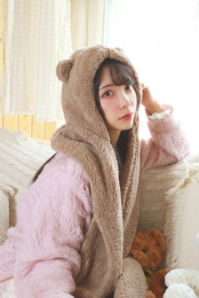 《年轻的女教师》hd9在线观看